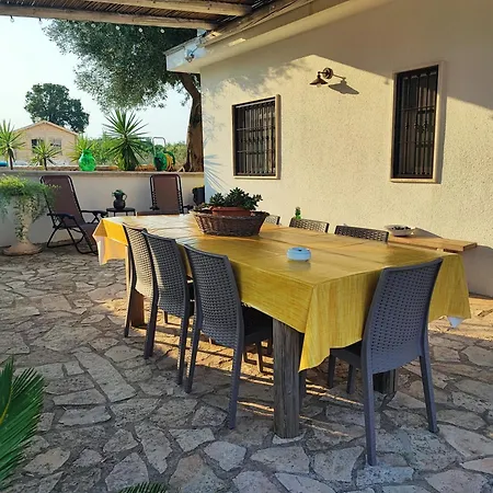 Trullo Il Zippo In Zippitello Holiday home *