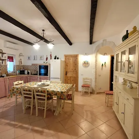 Holiday home Trullo Il Zippo In Zippitello